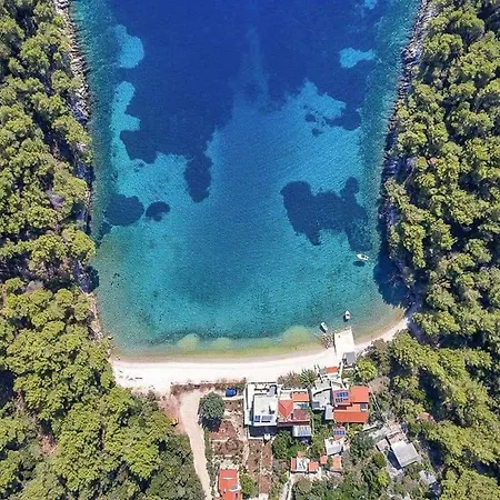 Hidden Gem - Beachfront Apartment Bogomolje