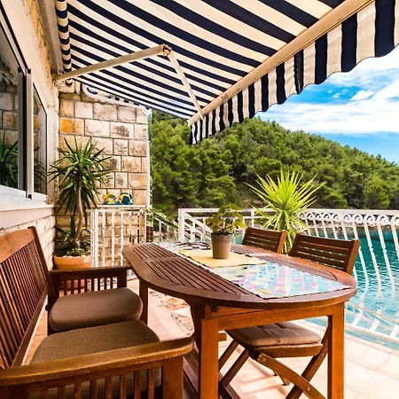 Hidden Gem - Beachfront Apartment *