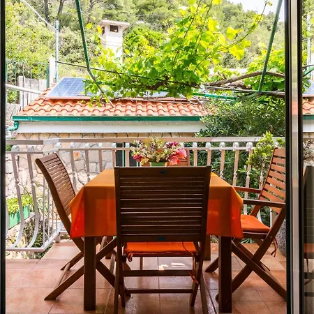 Hidden Gem - Beachfront Apartment