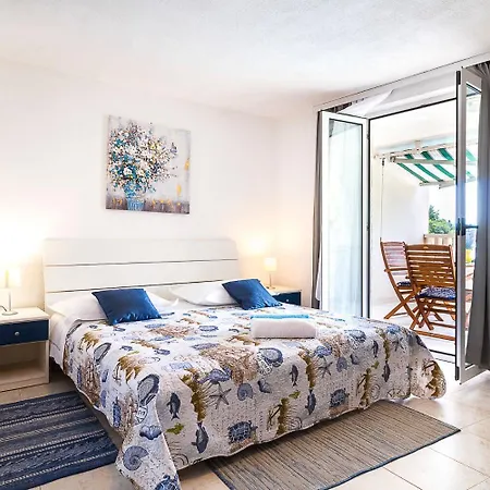 Hidden Gem - Beachfront Apartment