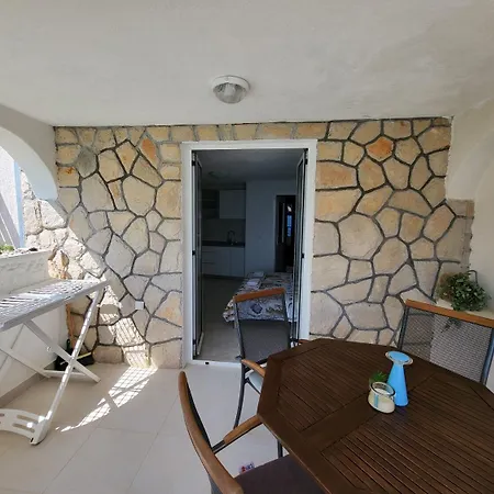 Hidden Gem - Beachfront Apartment *