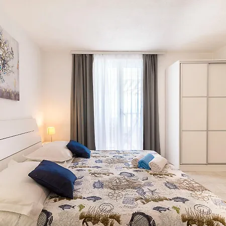 Hidden Gem - Beachfront Apartment