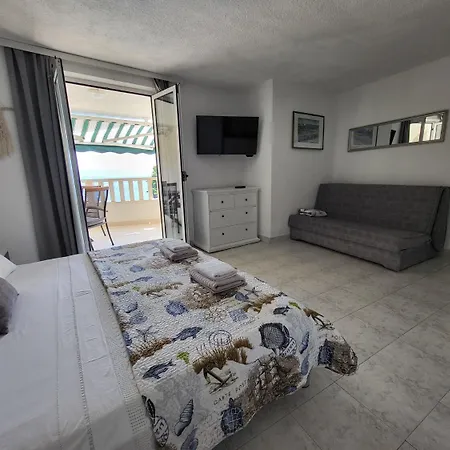 Hidden Gem - Beachfront Apartment Bogomolje