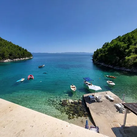 Hidden Gem - Beachfront *