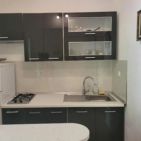 Hidden Gem - Beachfront Apartment *