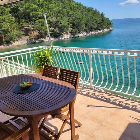 Hidden Gem - Beachfront *