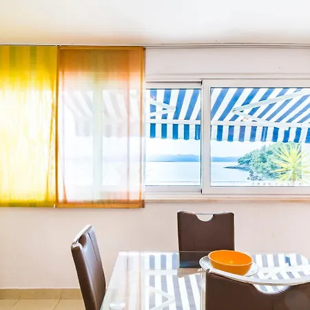 Hidden Gem - Beachfront Apartment Bogomolje